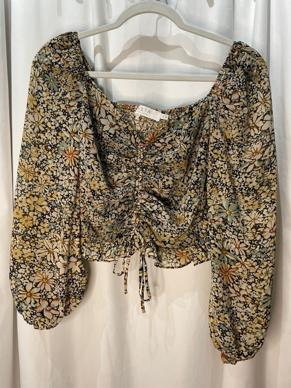 Astr Floral Ruched Cropped Peasant Blouse in Olive & Mustard